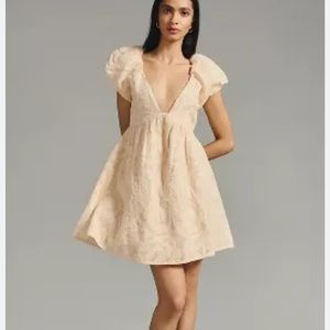 Anthropologie Deep V Puff Sleeve Dress size 4 color peach  NWT